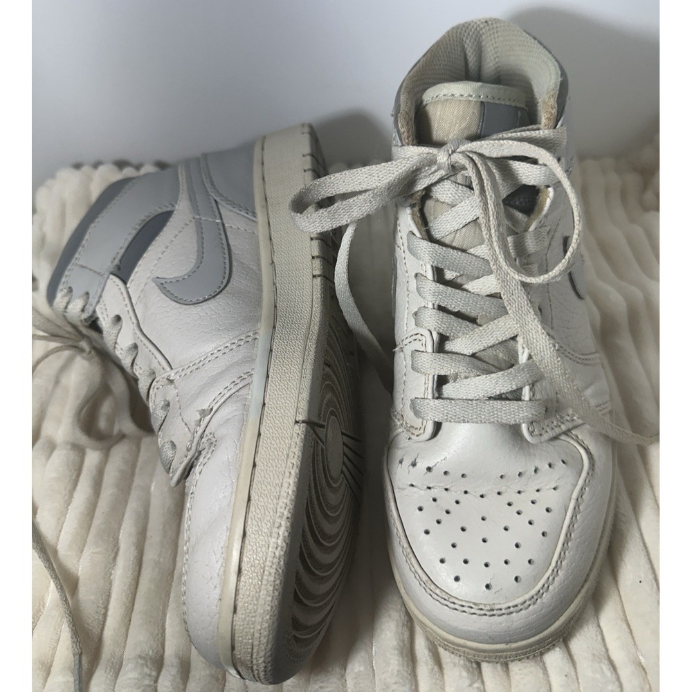 Nike Air Jordan 1 Mid Light Bone Wolf Grey (GS) 554725-053 US Size 5.5